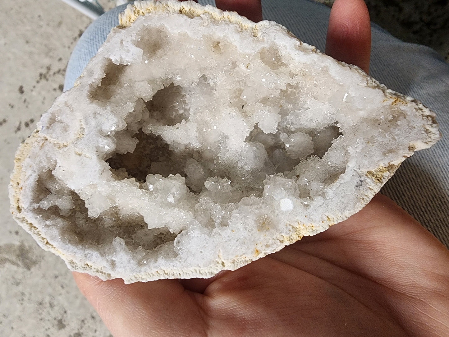 GEODE CRYSTAL /SNOW QUARTZ/